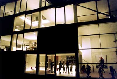 Das zweite Photo zeigt den ehemaligen "Raum f&uuml;r Projektion" am Hildeboldplatz.